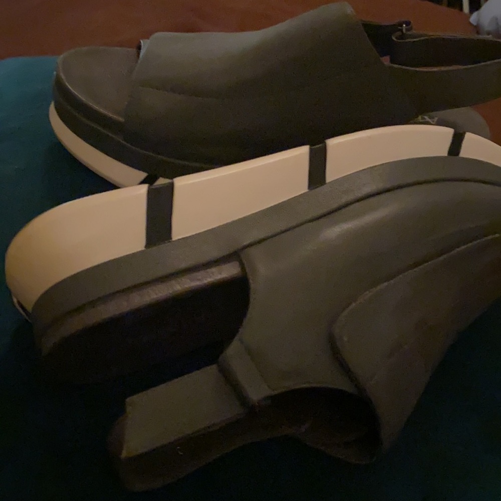 Gray wedges - Picture 2 of 2